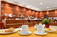 Ramada by Wyndham Airport Prague Hotels in Horomerice