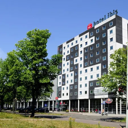 Ibis Amsterdam City West Отели рядом с достопримечательностью «Культурно-развлекательный комплекс Вестергасфабрик»
