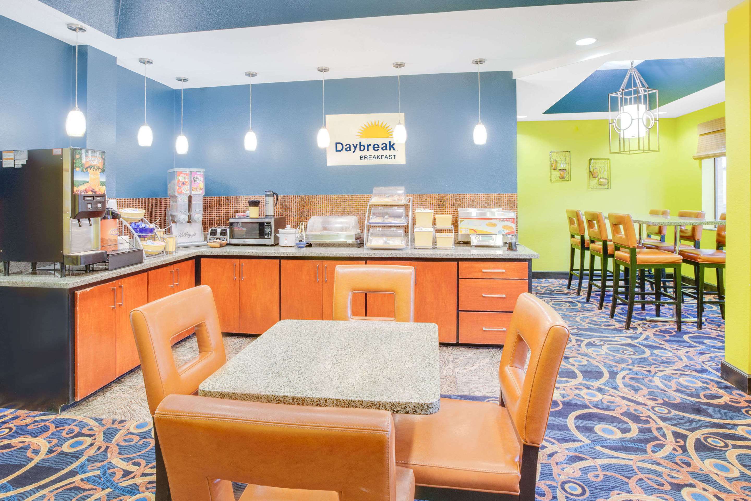 Days Inn & Suites by Wyndham Russellville