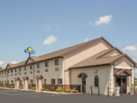 Days Inn by Wyndham le Roy/Bloomington Southeast Hotels in McLean County