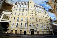 Senator Maidan Hotels near Andriivs'kyi descent