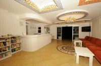 Sea Breeze Hotel and Apartments - บริการรถรับส่ง