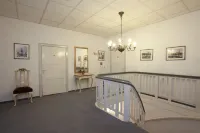 Meeressterne Hotel Weißes Schloß فنادق في Seebad Bansin