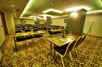 Golden Deluxe Hotel