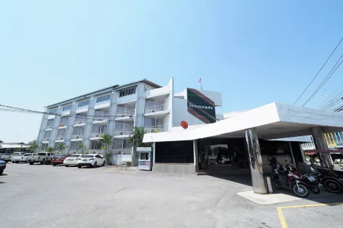 Pachara Hotel and Restaurant Hoteles en Bang Pla Ma