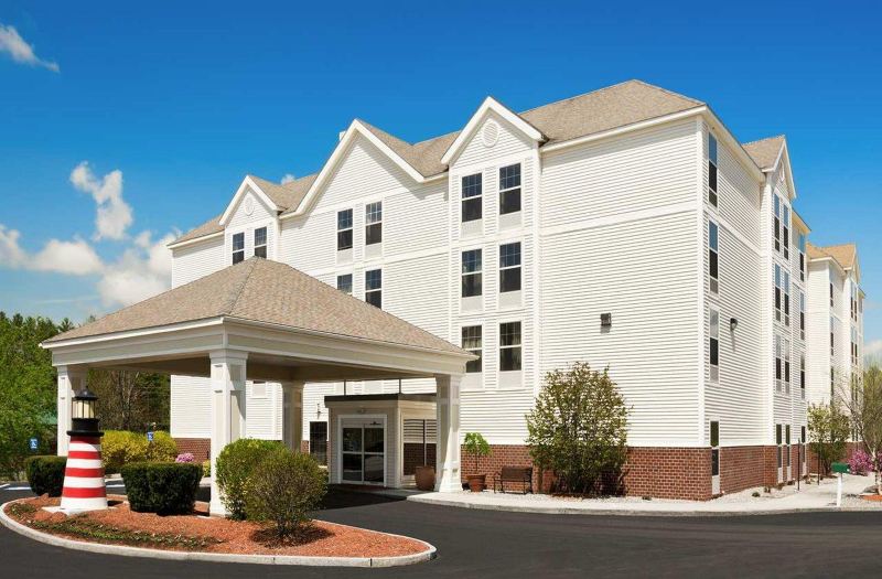 hotels open in waterville maine