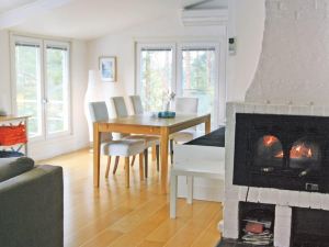 Gorgeous Home in Vikbolandet with Wifi