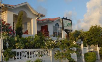 D'Nest Inn - Housity