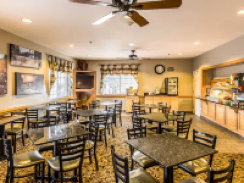 Quality Inn & Suites Hendersonville - Flat Rock Hotels in Henderson County
