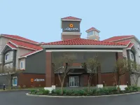 La Quinta Inn & Suites by Wyndham Austin Airport Hotels near Austin-Bergstrom International Airport