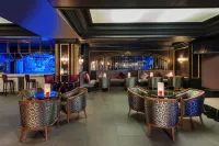 Elite World Van - Bar