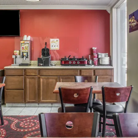 Spencer Inn & Suites