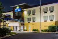 Days Inn & Suites by Wyndham Foley