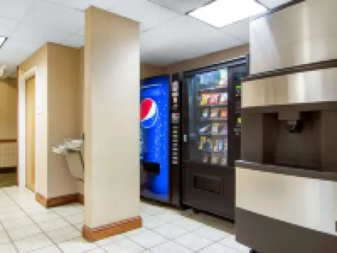 Quality Inn & Suites Decatur - Atlanta East Hotels in Stonecrest