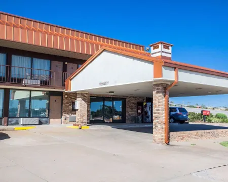 Econo Lodge Jefferson City Отели рядом с достопримечательностью «Биндер Лейк Павилион»