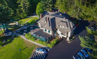 Stonehurst Manor Including Breakfast and Dinner - Housity