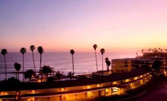 SeaCrest Oceanfront Hotel