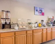 Econo Lodge Inn & Suites Lodi - Wine Country Area - breakfast