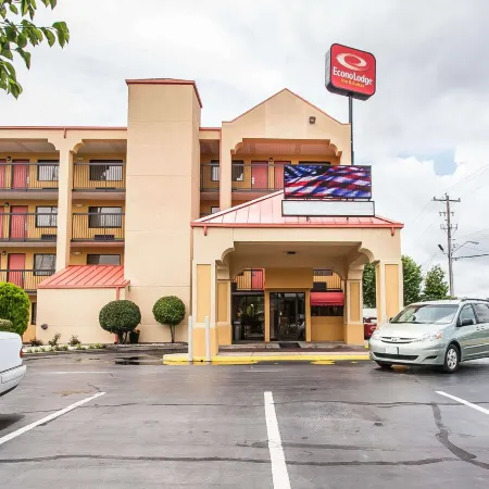 Econo Lodge Inn & Suites Memphis East