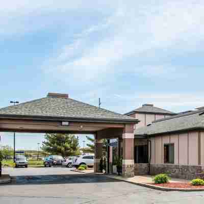 Country Inn & Suites by Radisson, Muskegon, MI Hotel Exterior