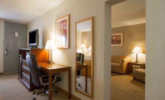 Quality Inn & Suites Near Lake Eufaula