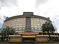 Golden View Hotel Các khách sạn gần THE ILLUSION