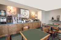 Super 8 by Wyndham Ottawa