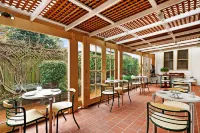 The North Shore Hotel Hotels in Северный Сидней