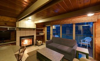 Douglas Fir Resort & Chalets