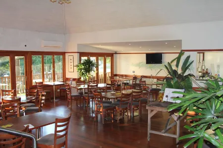 Maleny Hotel Отели в г. Беллторп