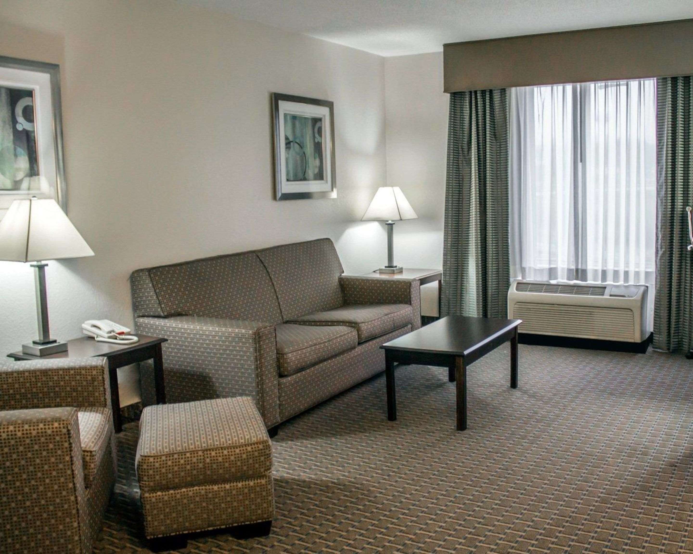 Copley Inn & Suites, Copley - Akron