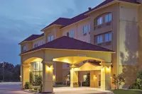 La Quinta Inn & Suites by Wyndham Fort Worth NE Mall