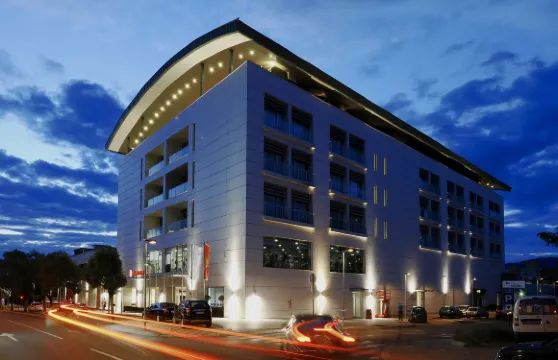 波德戈裏察温德姆華美達酒店