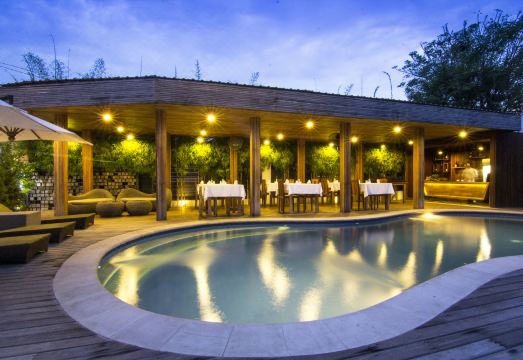 길리 트라왕안 해변