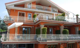 Etna-Royal-View-Camera-Superior - Housity