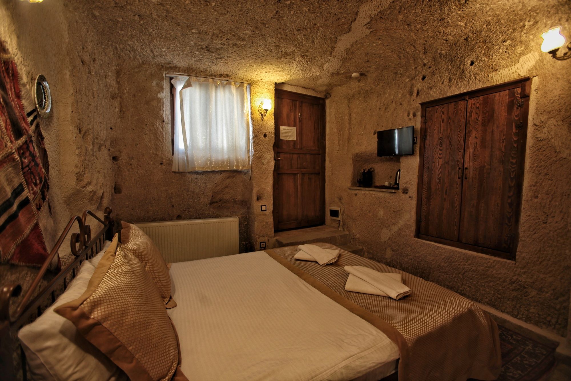 Emit Cave Hotel