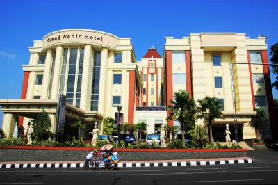 Grand Wahid Hotel Salatiga Hotel dekat KENDEDES cafe dan karaoke