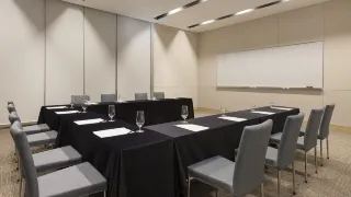 220f0u000000jaz028396 R 320 180 R5 D