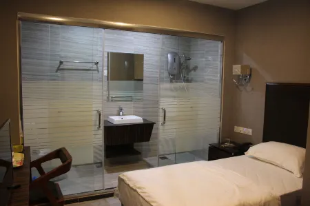 Fan Holiday Hotel