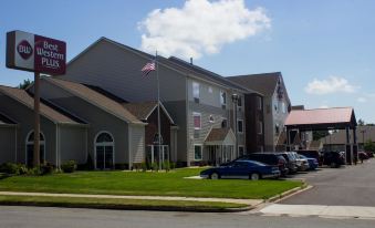 Best Western Plus Menomonie Inn  Suites