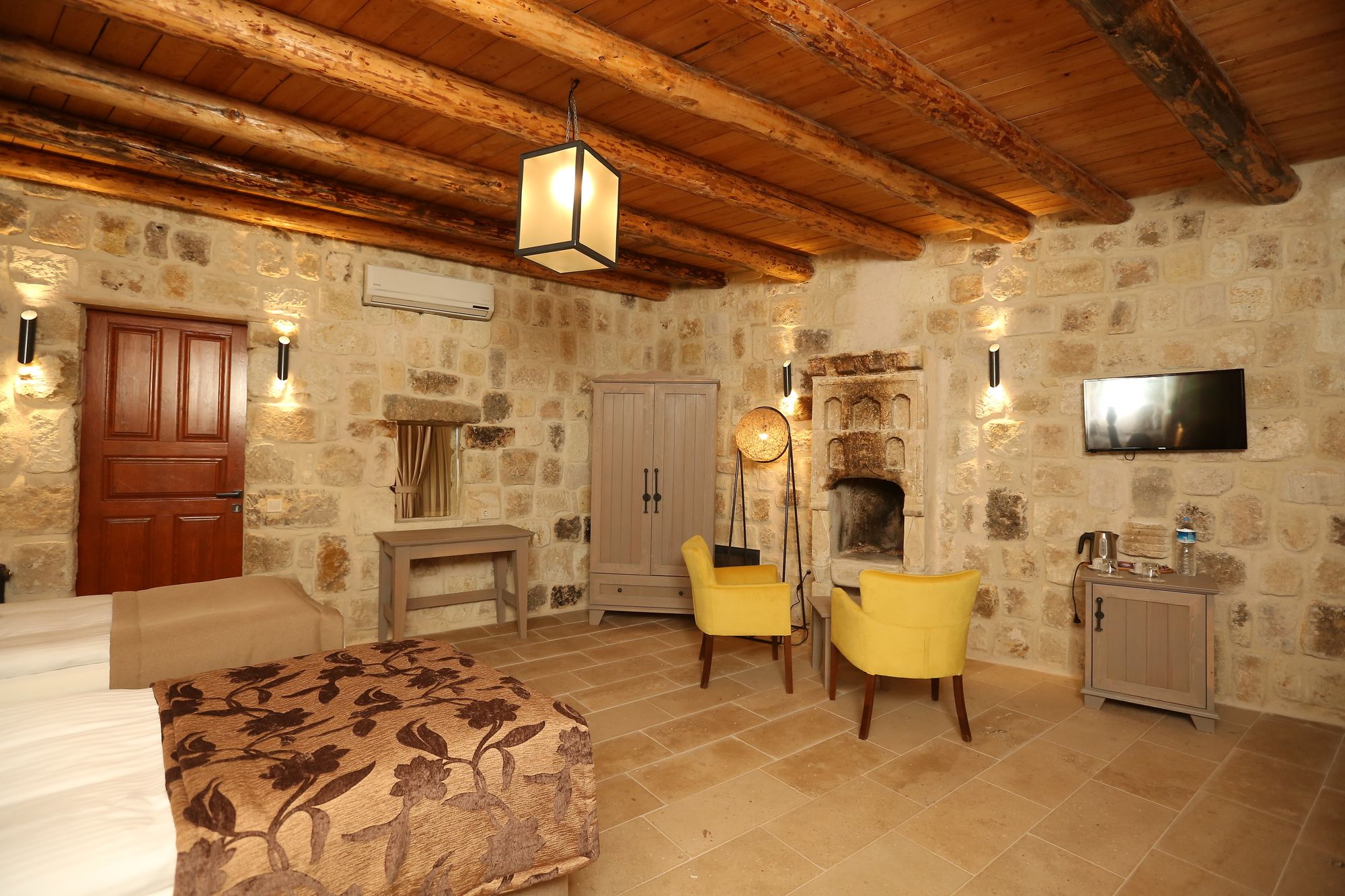 Acropolis Cave Suites