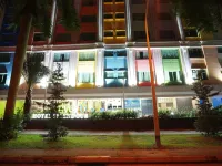 five6 Hotel Splendour Hôtels à proximité de : Quartier rouge