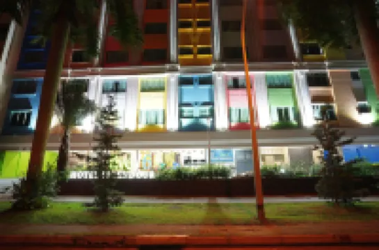 five6 Hotel Splendour Hotels near Chong Yee Temple 萬國山忠義廟