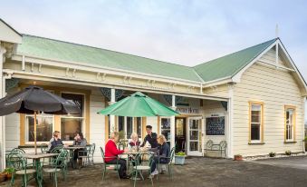 Karamea Village Hotel