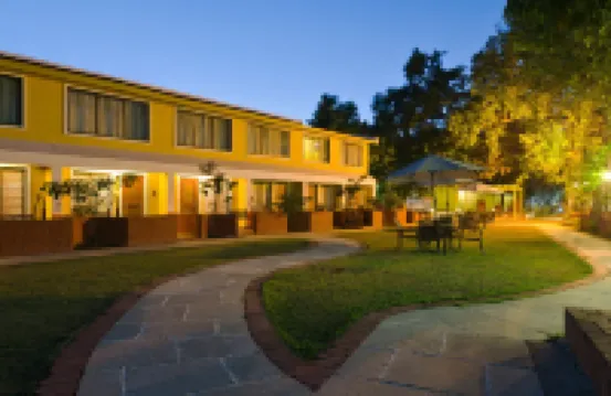 馬哈巴勒什瓦馬辛德拉薩吉俱樂部酒店