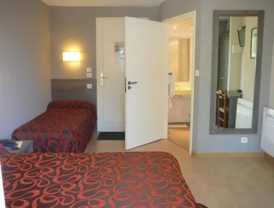 Relais des Cinq Routes Hotels in Saint-Marcel