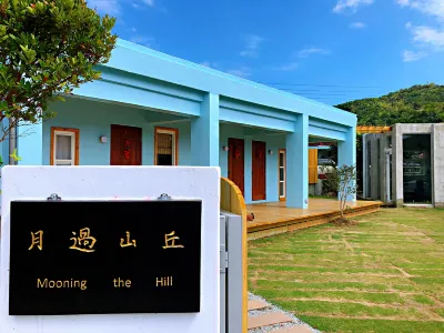 Mooning the Hill Hotel in zona Jialeshuei Surf Beach