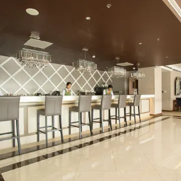 Royce Hotel & Casino