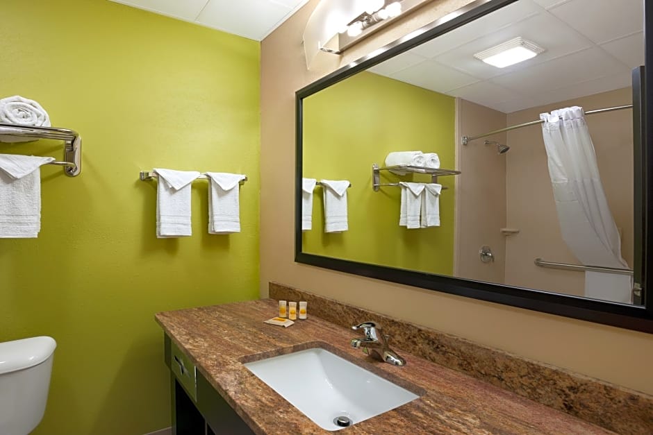 Quality Inn & Suites Glenmont - Albany South