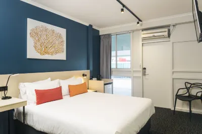 ナイトキャップ アット エッジ ヒル ターバン アライソン・ストリート・パーク周辺のホテル